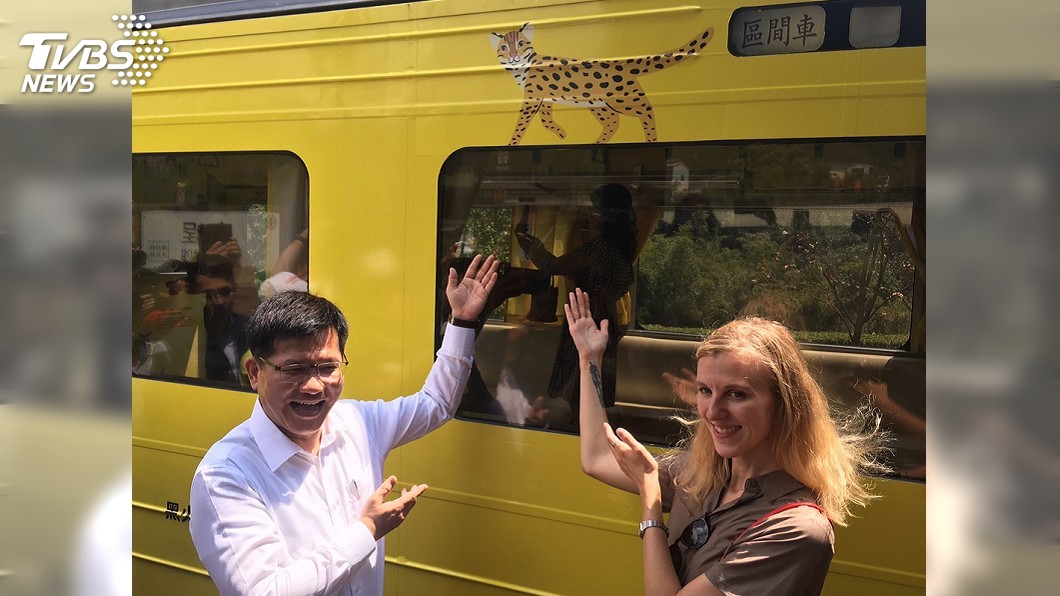 集集彩繪列車正式啟動 林佳龍:有3層意義
