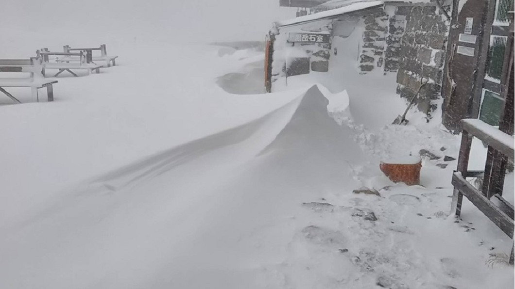 北海道降下今年初雪 塔巴颱風撲沖繩九州