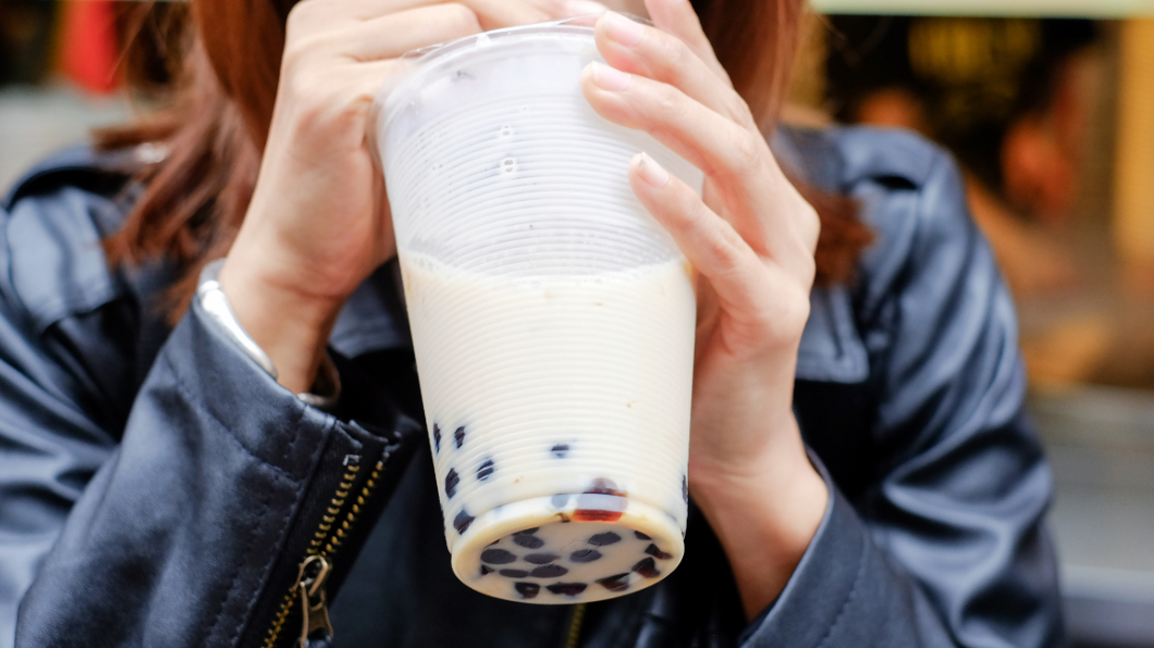 奶茶甜食當正餐吃! 男「血糖爆表」昏迷險喪命
