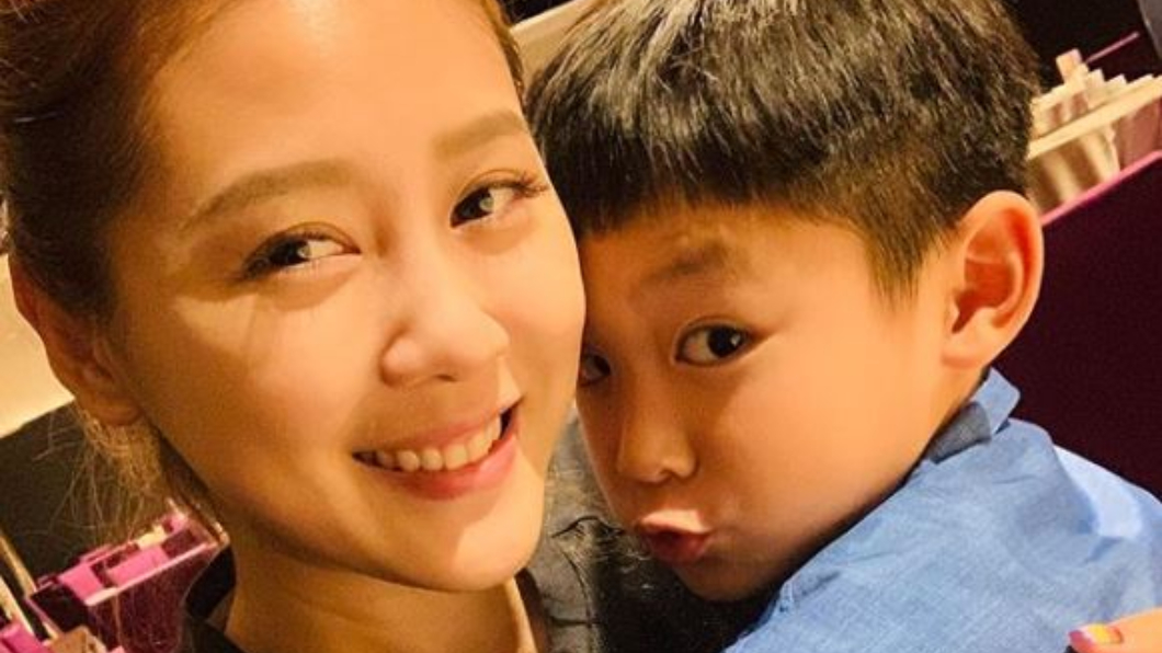 嚴立婷與兒子開心合照。圖／翻攝自嚴立婷Instagram