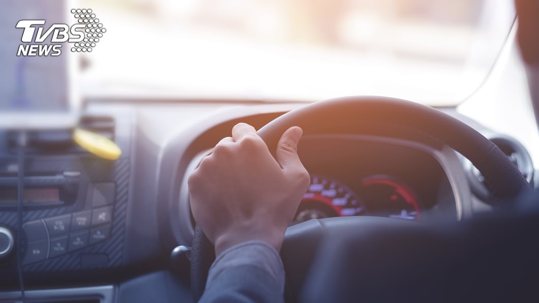 夫妻搭車吵架「怎嫁給你這種人」 司機嘆:還是1個人好