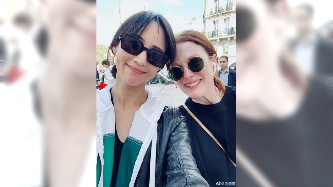 張鈞甯日前在巴黎時裝周看秀，還PO出與女星茱莉安摩爾(Julianne Moore)的合照。圖／翻攝張鈞甯Ning Chang臉書
