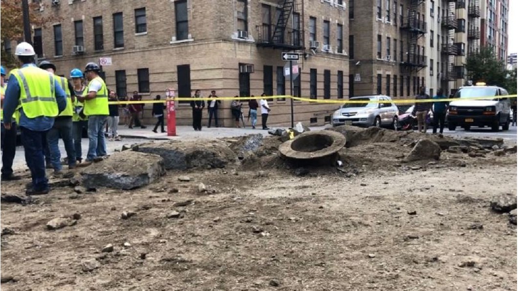 測試瓦斯管線出錯 紐約路面爆炸民眾嚇壞