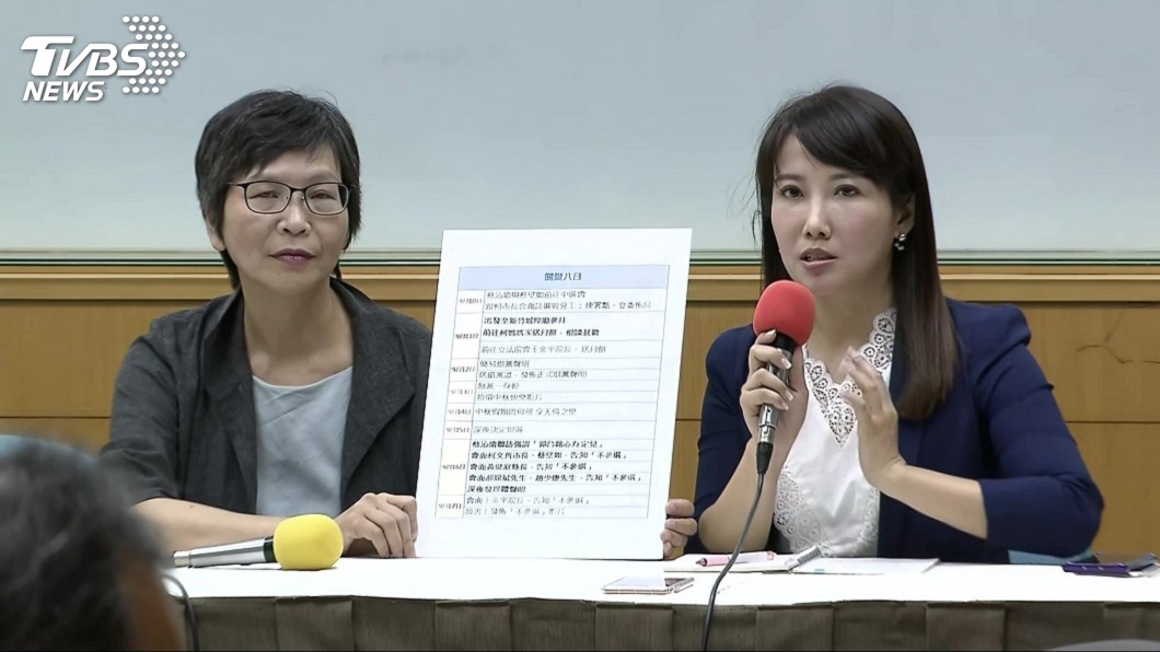 柯幕僚、台北市政府顧問蔡壁如和郭辦發言人蔡沁瑜今上午召開記者會澄清郭台銘退選2020總統始末。圖/中央社