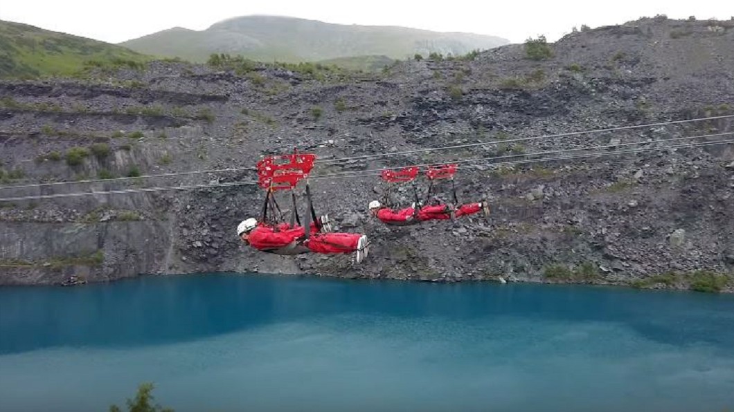 體驗全球最快高空溜索！　俯瞰無敵湖泊美景