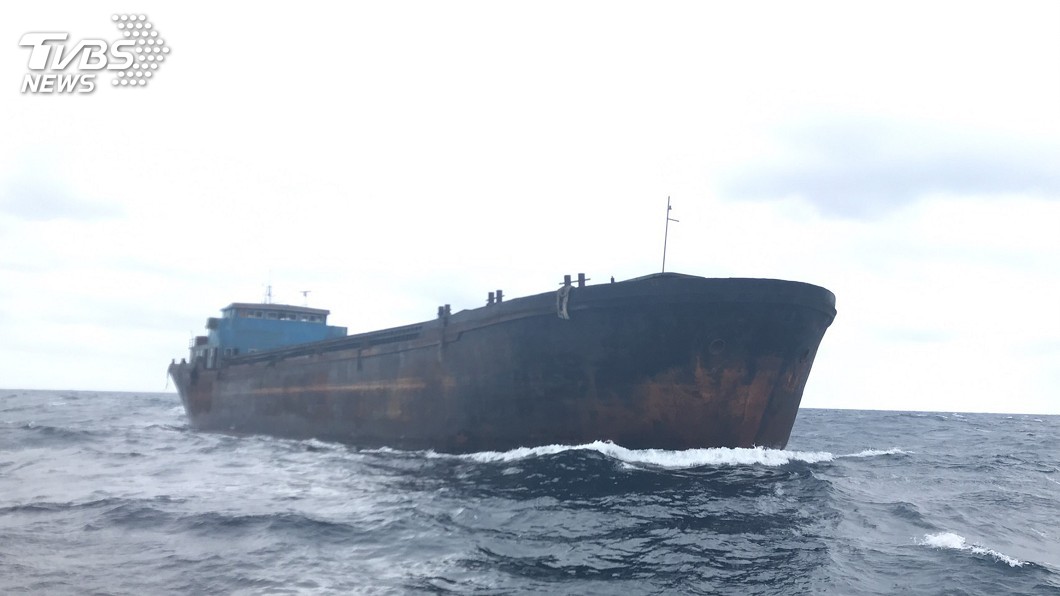 疑中國無名貨輪三貂角外海漂流 海巡署監控中