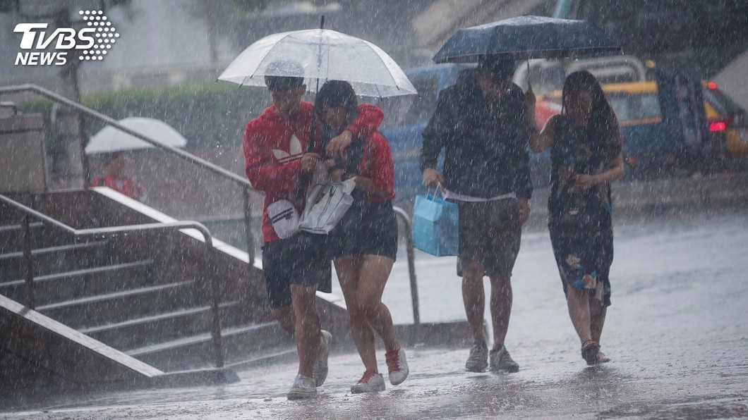 米塔暴風圈觸陸!15縣市豪雨特報 宜蘭防超大豪雨