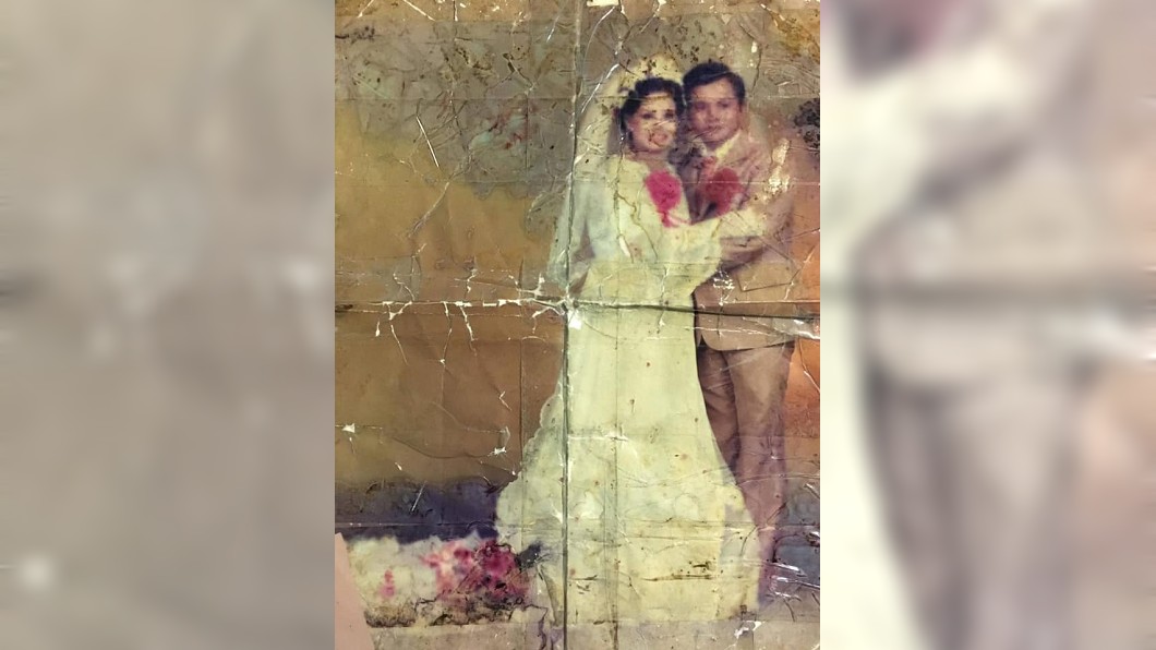 父告別式…女跪求幫修復爸媽婚紗照 網友接力絕美修復
