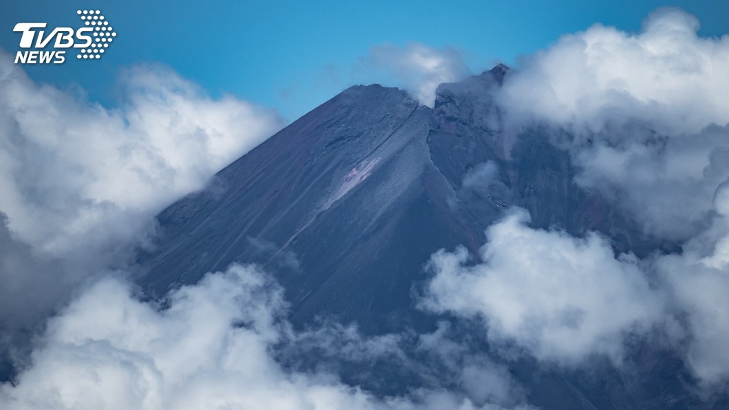 巴布亞紐幾內亞火山清晨爆發 居民再度撤離