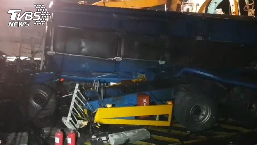 艙內傳來急促敲打聲 斷橋搜救員:揪心之痛無法形容!