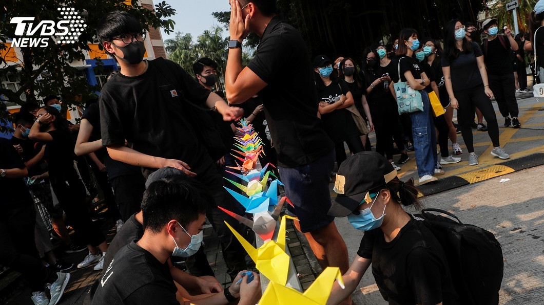 反送中被槍擊學生情況穩 同學校友集會聲援