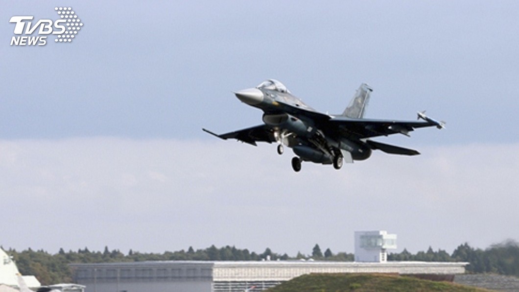 日本F-2戰機誤入跑道 民航機拉高重飛平安降落
