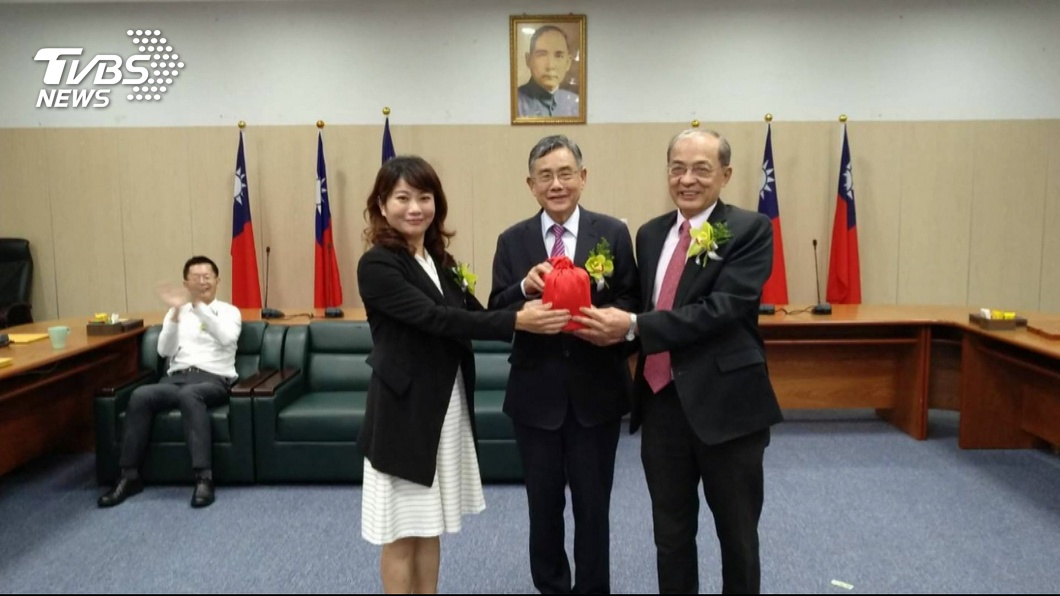 中央又卡韓?高土開總經理洪東煒 怒槓董座