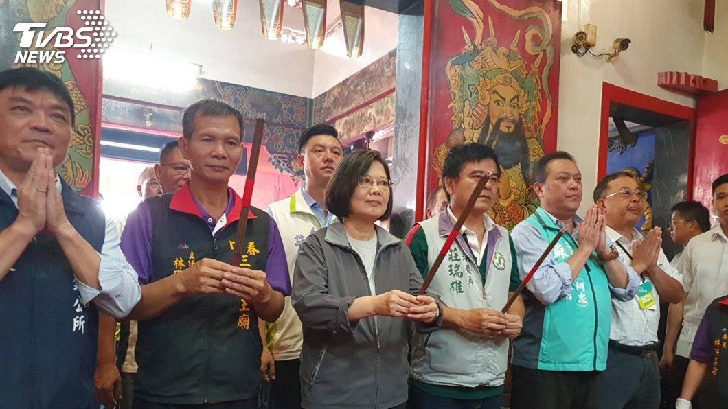 蔡總統屏東廟宇開講　不捨救災罹難消防員