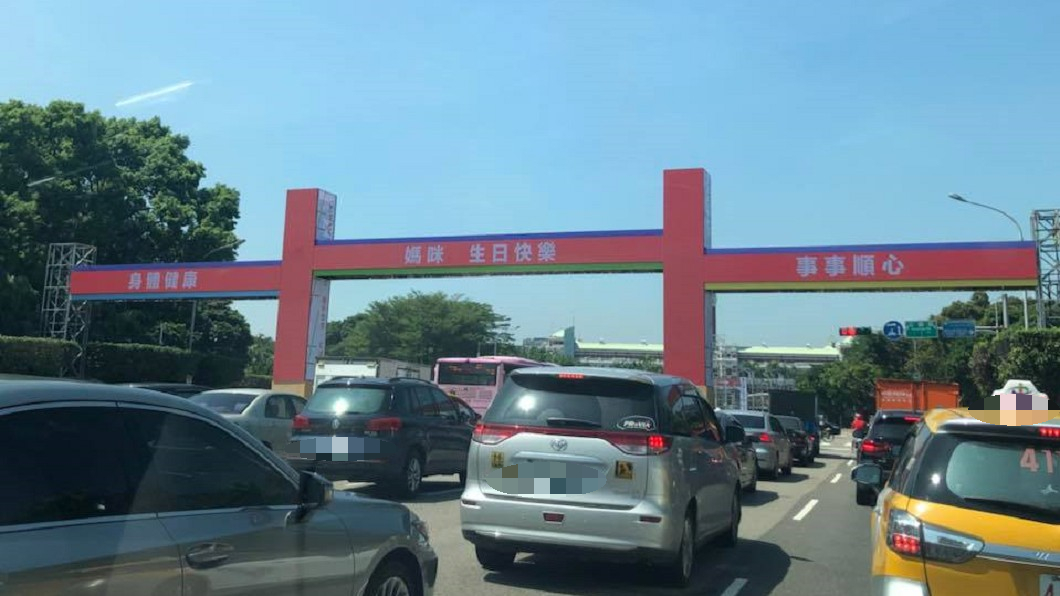 雙十「媽咪」牌樓是真的! 議員怒揭4內幕