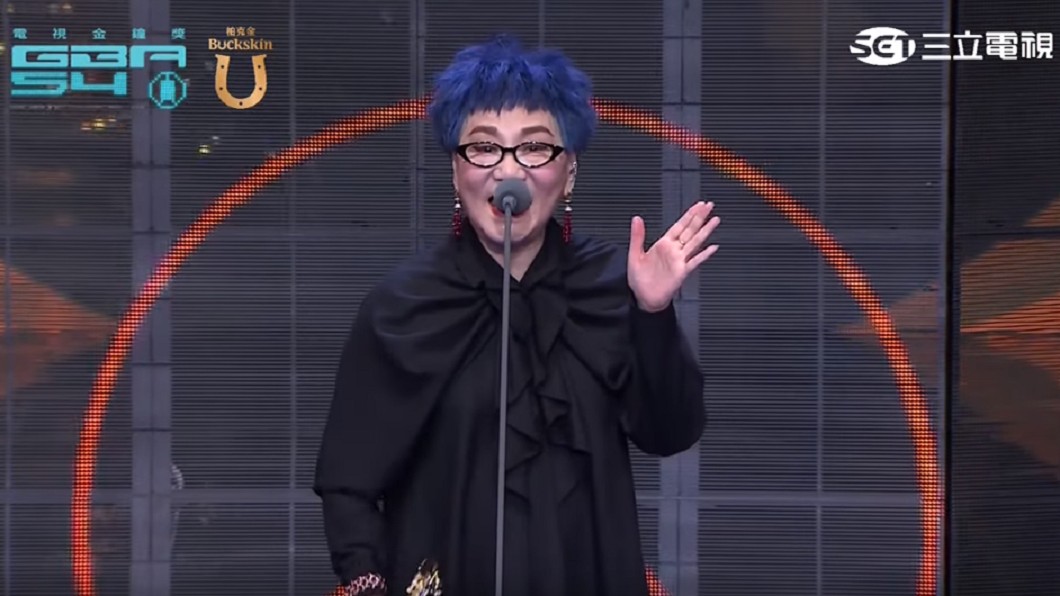 張小燕獻唱再見歌。圖/翻攝自YouTube 2019第54屆 廣播電視金鐘獎 2019 54th Golden Bell Awards頻道