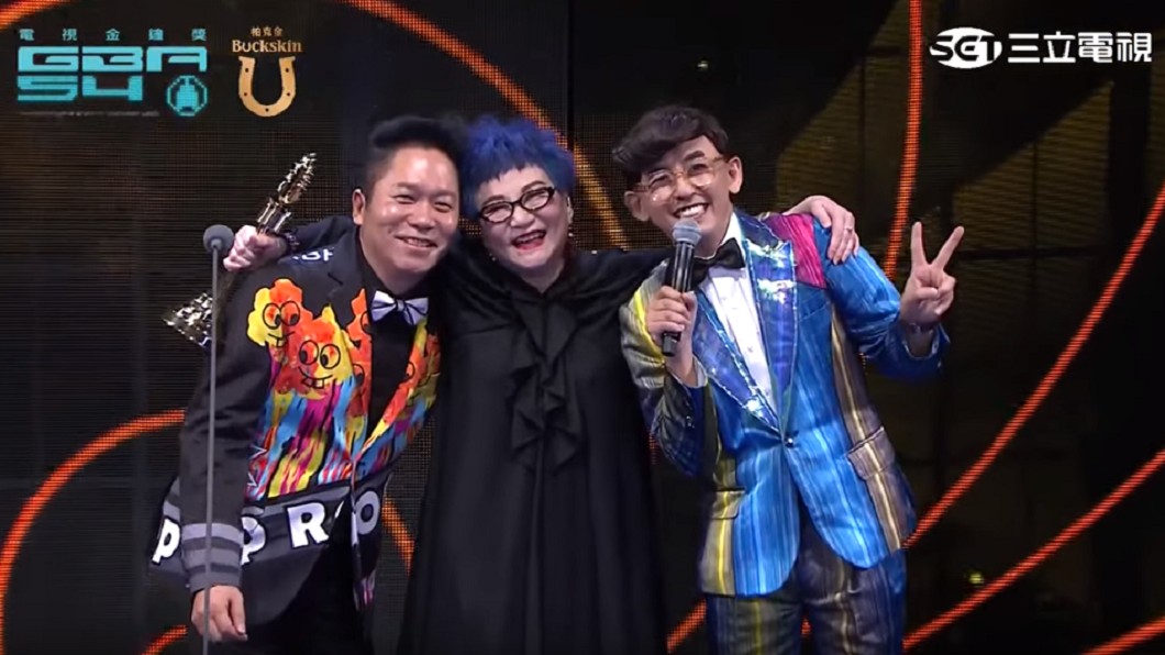 張小燕與黃子佼、卜學亮師徒情誼深厚。圖/翻攝自YouTube 2019第54屆 廣播電視金鐘獎 2019 54th Golden Bell Awards頻道