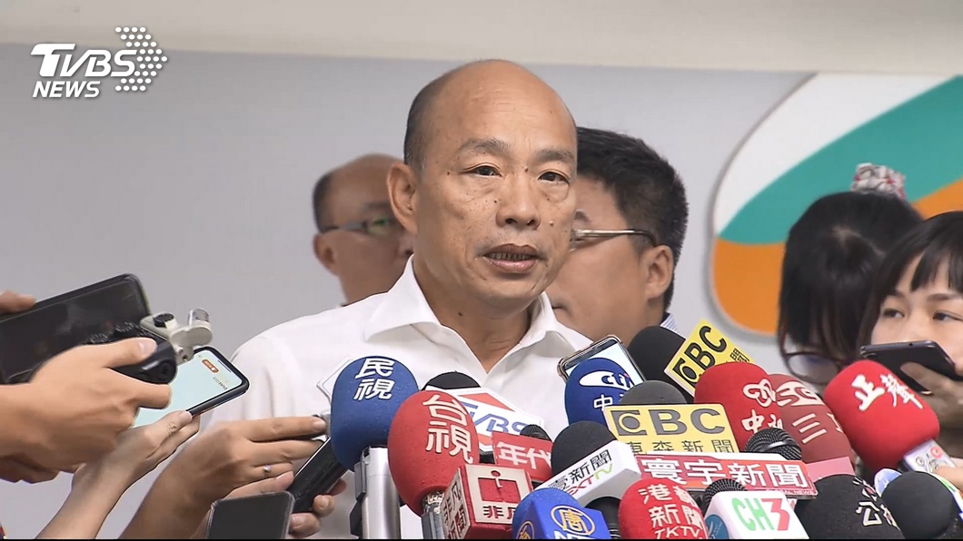 韓國瑜夜衝釣蝦場臨檢　民眾開嗆、興奮兩樣情