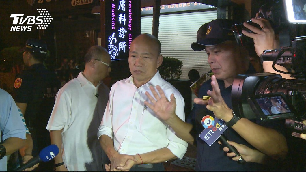 韓國瑜深夜帶隊臨檢釣蝦場 現場民眾反應兩極