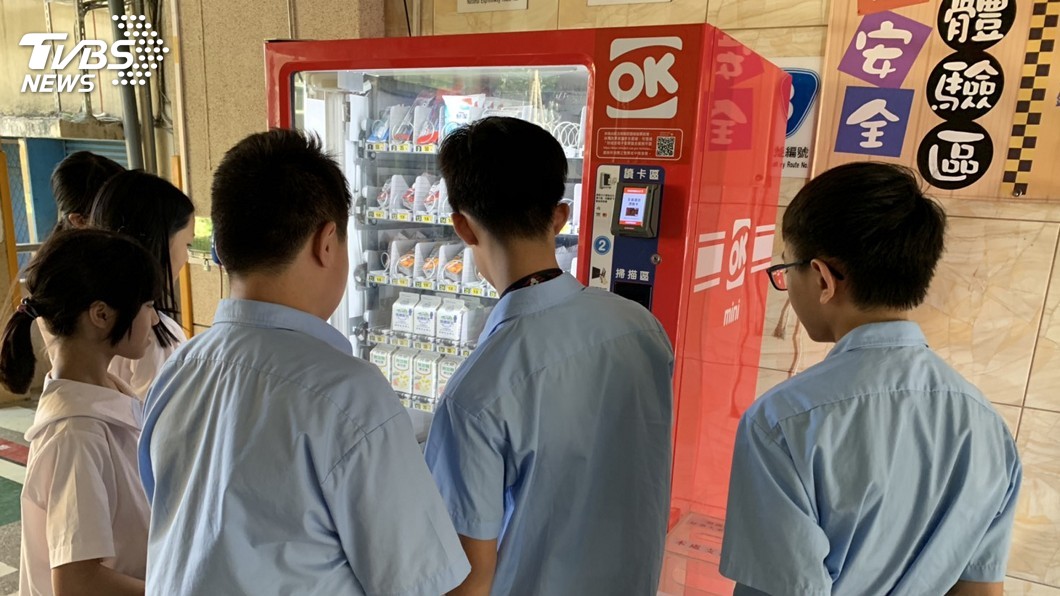 智慧販賣機進校園引疑慮 羅文嘉盼柯文哲懸崖勒馬