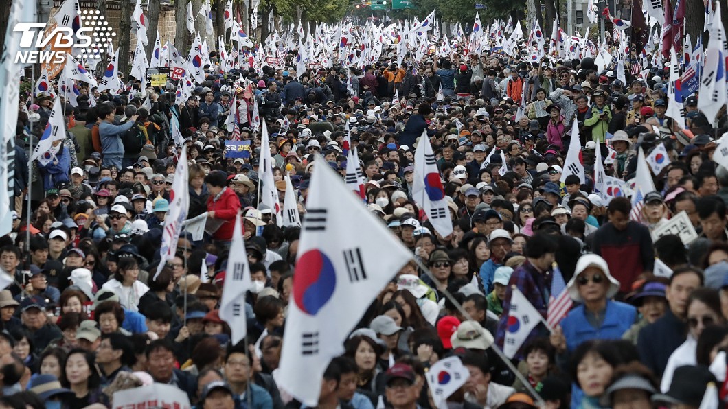 醜聞纏身曹國推司法改革 引發南韓對立風暴