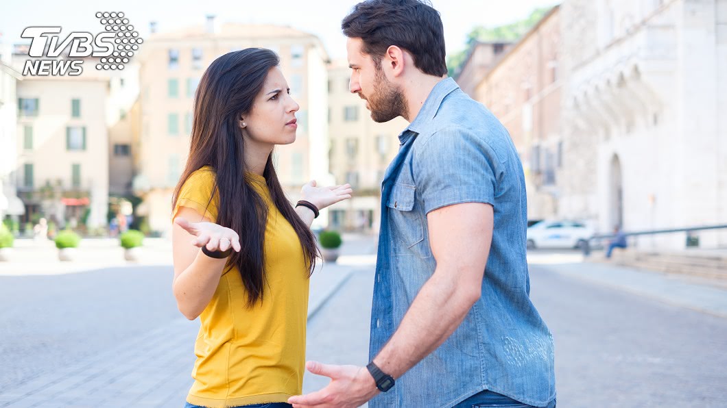 說好送iPhone！女友滿心期待拆包裝…下秒直接分手