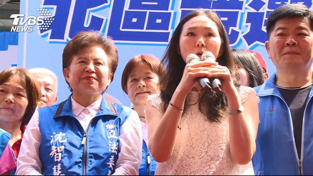替沈智慧競總揭牌 李佳芬「遲到」未與盧秀燕同台