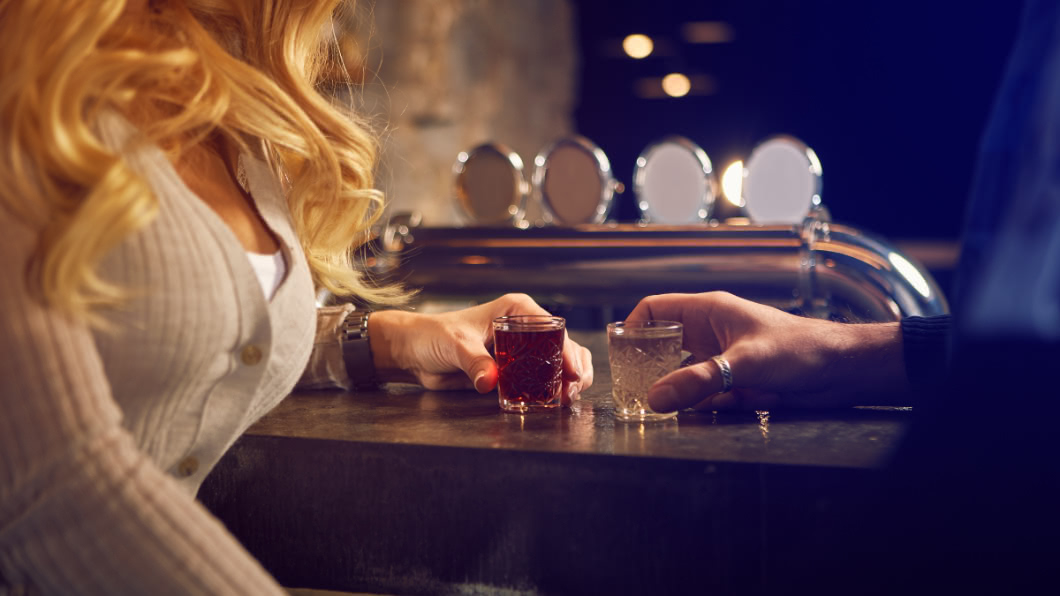 女酒醉遇搭訕!迷糊答應續攤 結局竟「回不了家」