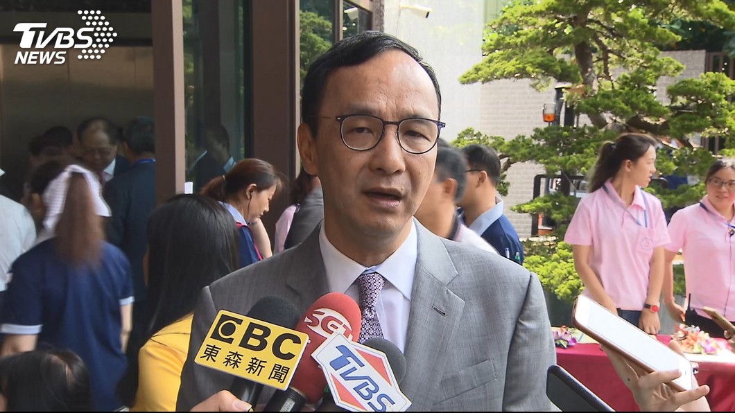 韓國瑜請假綠委籲捐出薪水 朱立倫:相信韓會做
