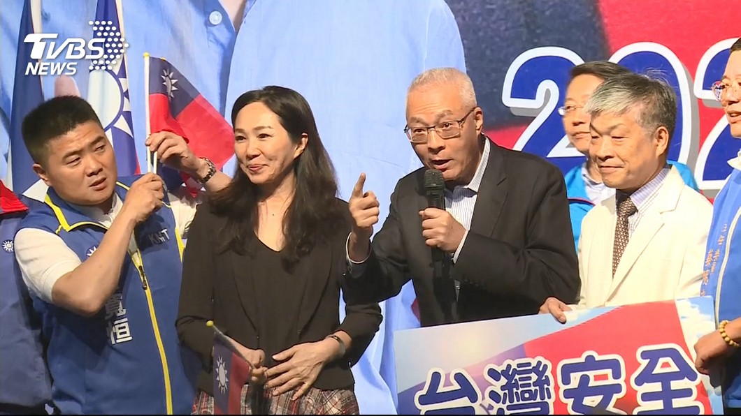 台下無交談 吳敦義、李佳芬上台喊「凍蒜」