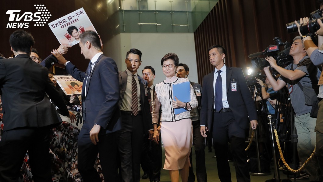 港特首林鄭發表施政報告 重點解決房屋問題