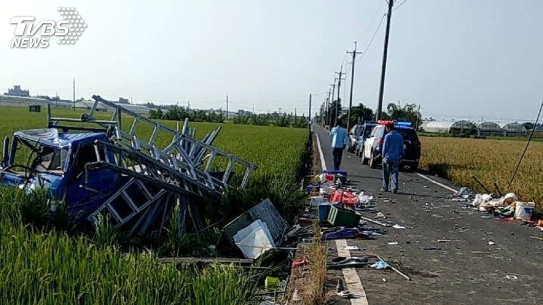 嘉義2貨車事故衝入稻田 2人遭拋出車外重傷