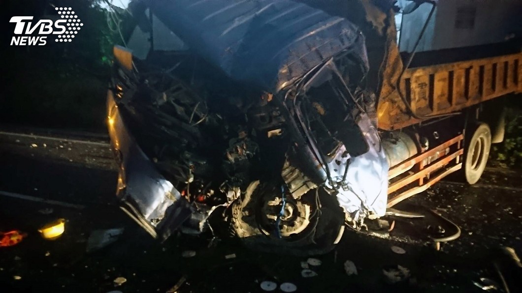 貨車失控衝破高架橋護欄　自15公尺高墜地駕駛亡