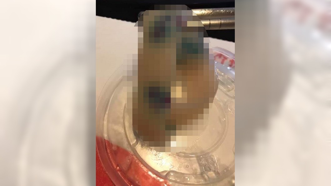 男吃豬皮經見藍紫色怪斑　網揭真相：放心吃