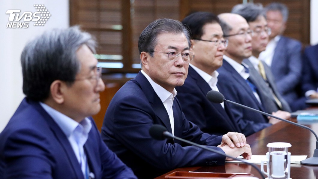 曹國去職拖累　文在寅支持率39%上任來新低