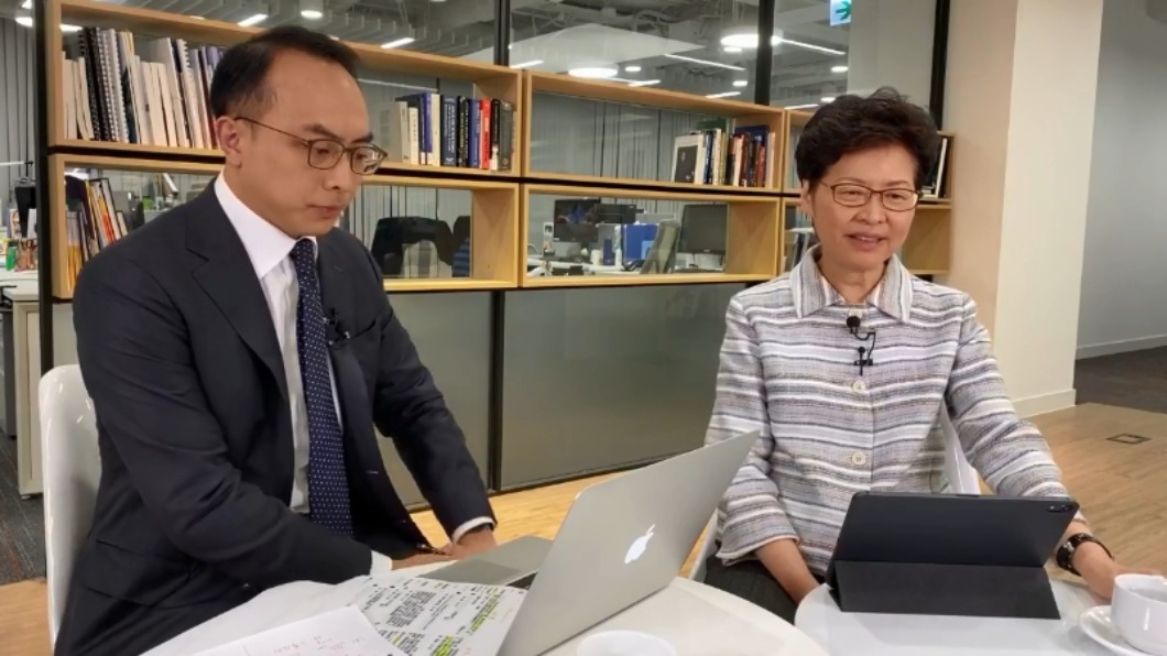 香港特首破天荒臉書開直播 按「怒」破萬