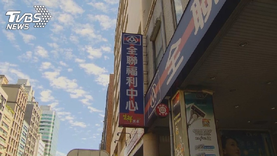 務農婦去超市購物脫髒雨鞋 網心疼:妳一點都不髒