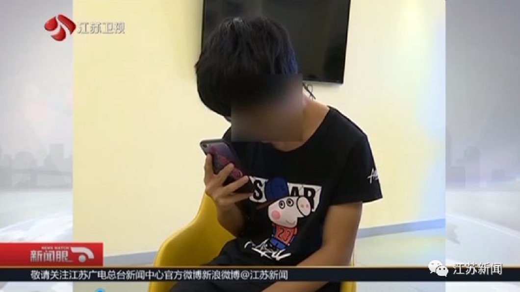 15歲少年沉迷手遊 眼球變形近視飆到2400度
