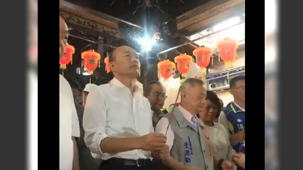 韓國瑜21日前往嘉義城隍廟參拜。圖/翻攝韓國瑜臉書