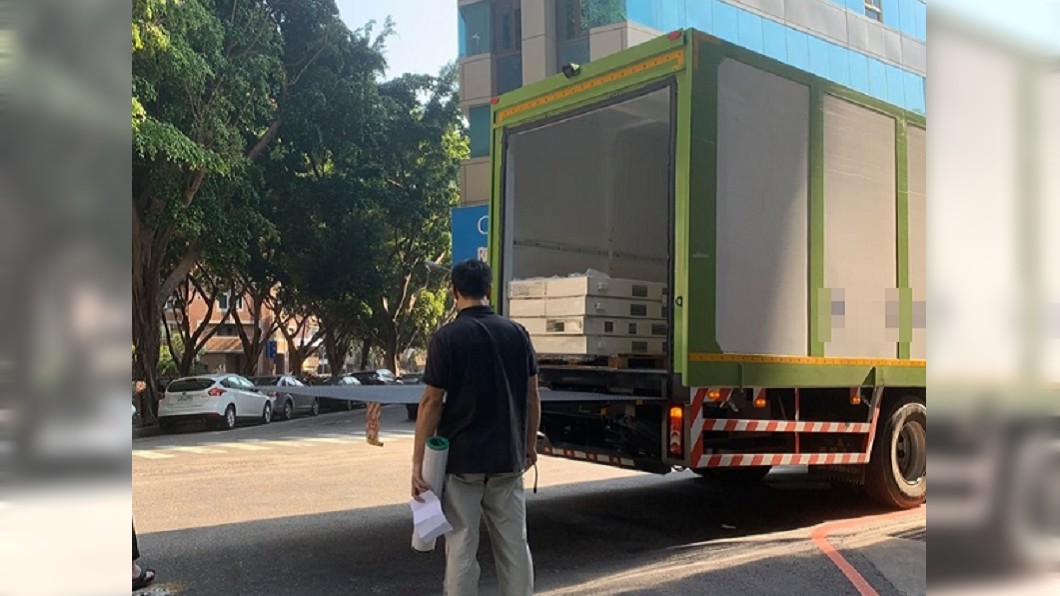 貨車卸貨…她見「隱藏斷頭台」嚇傻 網:這會出人命