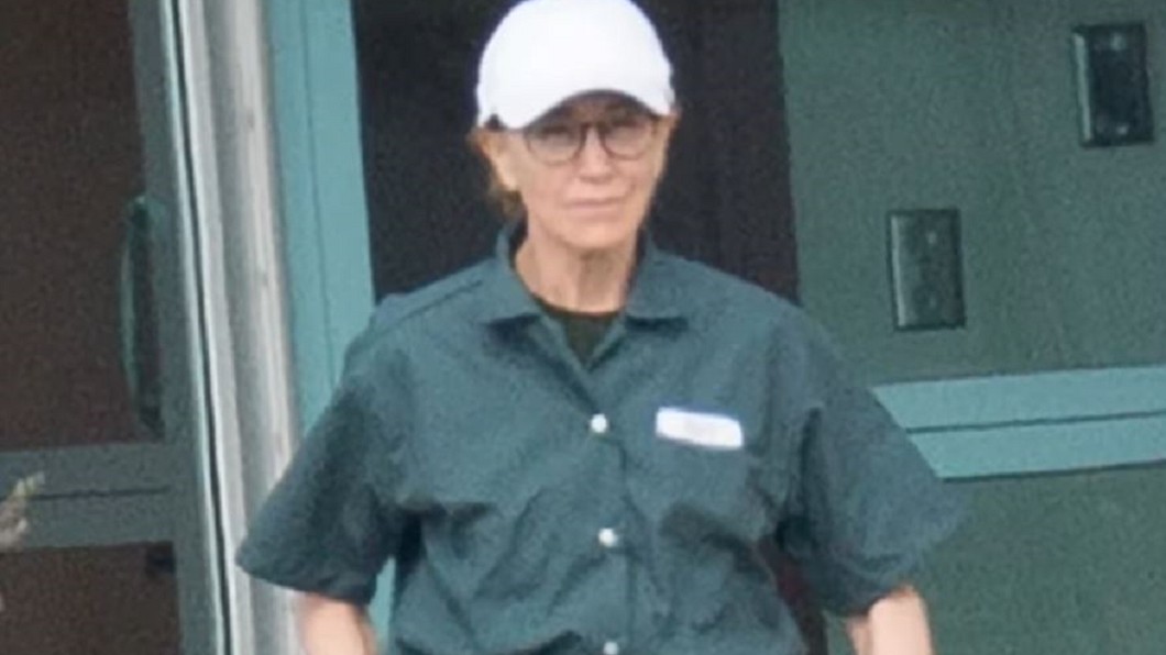 穿綠色囚服現身  女星霍夫曼遭爆耍特權