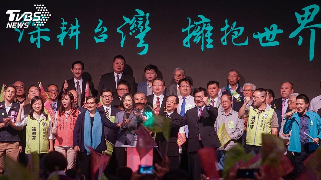 出席全國觀光後援會成立 蔡總統行銷台灣新景點