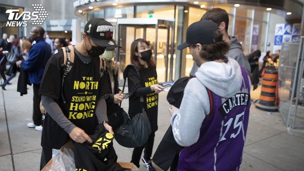 NBA開幕賽政治味 支持者免費發送挺港T