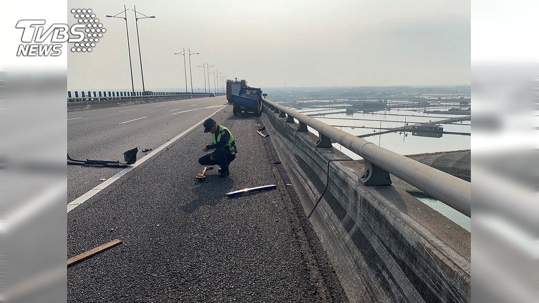小貨車斜張橋撞護欄　駕駛摔落橋下死亡