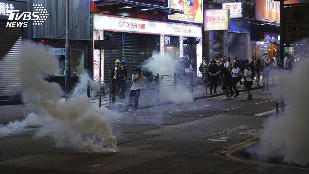 反送中追究警暴集會遭驅散　九龍爆多起衝突