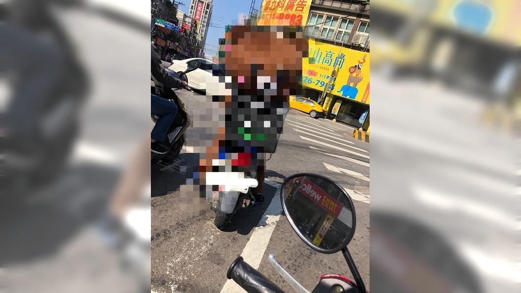 超萌照片曝!外送員穿玩偶裝上工 網全暴動:太可愛