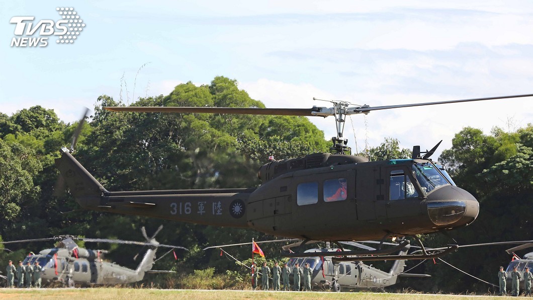 空中老兵UH-1H榮退　黑鷹薪火相傳正式成軍