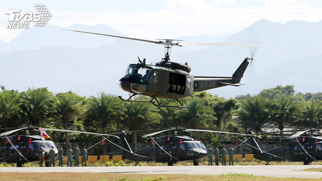 資深飛官拍UH-1H機鼻說辛苦　不捨全寫臉上