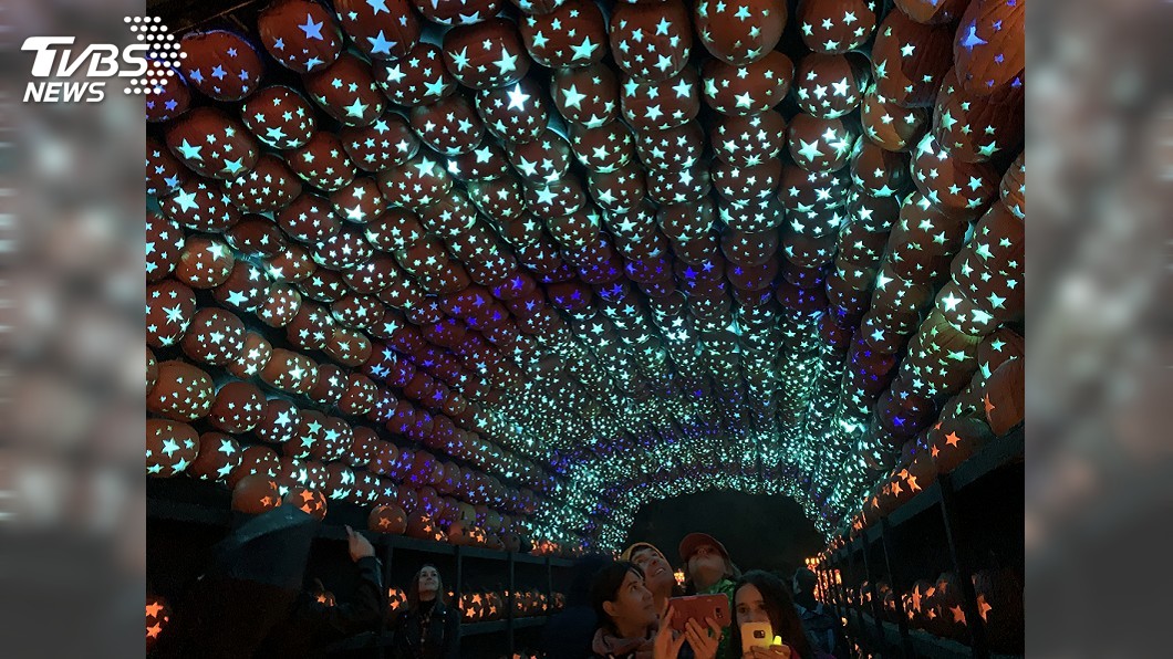 萬聖節奇景! 7千盞南瓜燈照亮紐約莊園