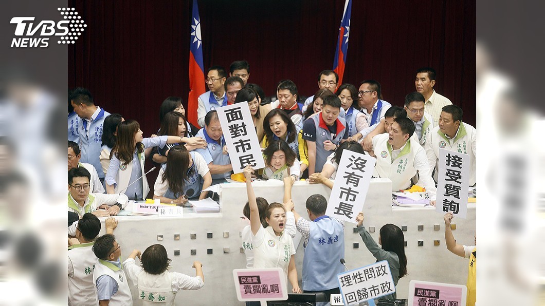 韓國瑜缺席藍綠議員肢體衝突 主席動用警察權